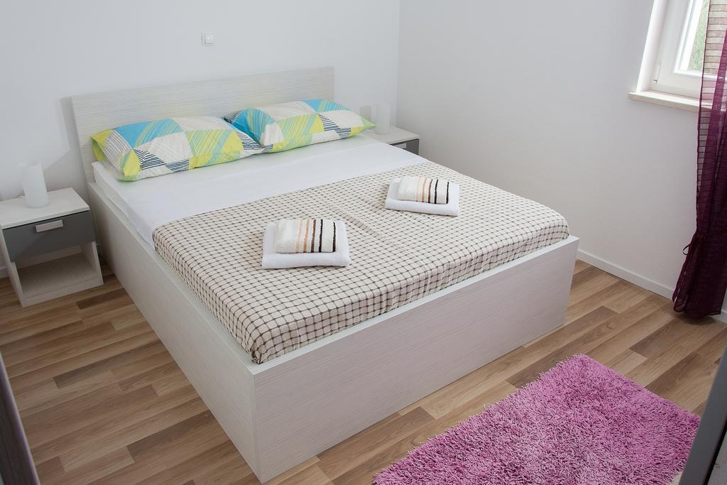 Apartment Gamma With Hydromassage Mini Pool Near Split Žrnovnica Exteriér fotografie
