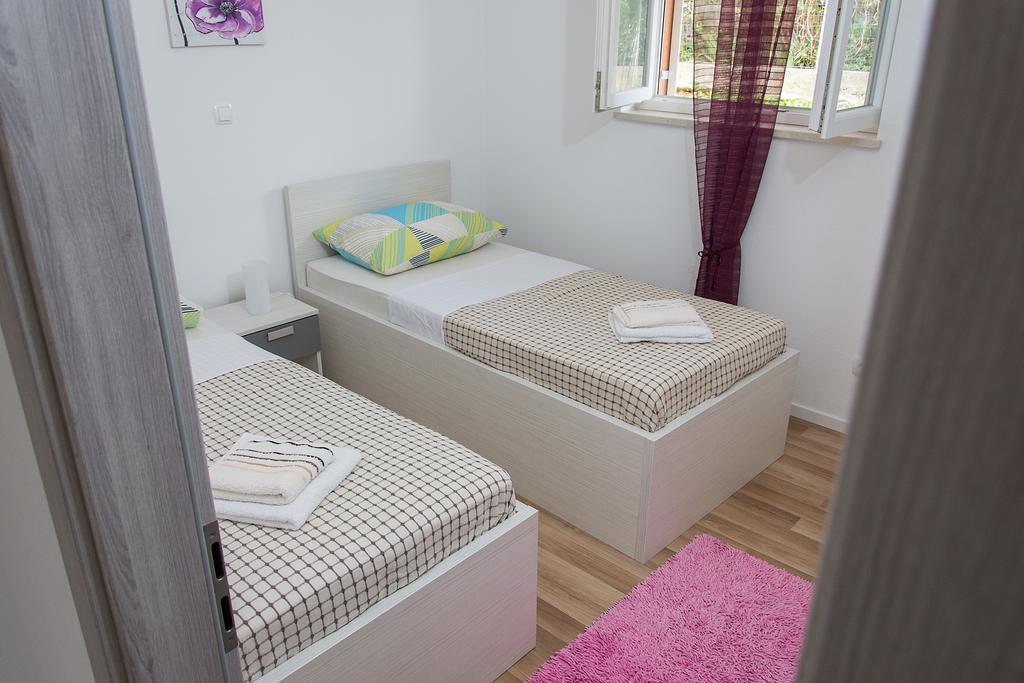 Apartment Gamma With Hydromassage Mini Pool Near Split Žrnovnica Exteriér fotografie