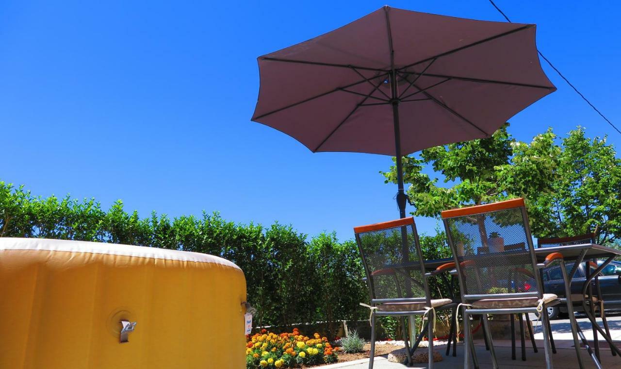 Apartment Gamma With Hydromassage Mini Pool Near Split Žrnovnica Exteriér fotografie