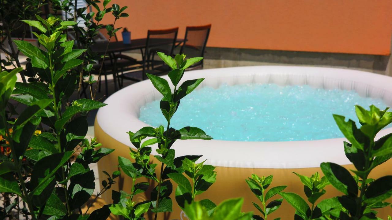 Apartment Gamma With Hydromassage Mini Pool Near Split Žrnovnica Exteriér fotografie